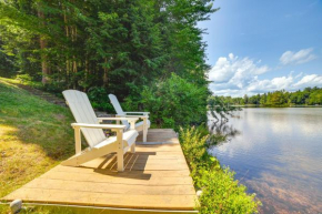 Breathtaking Newbury Cottage with Deck on Chalk Pond